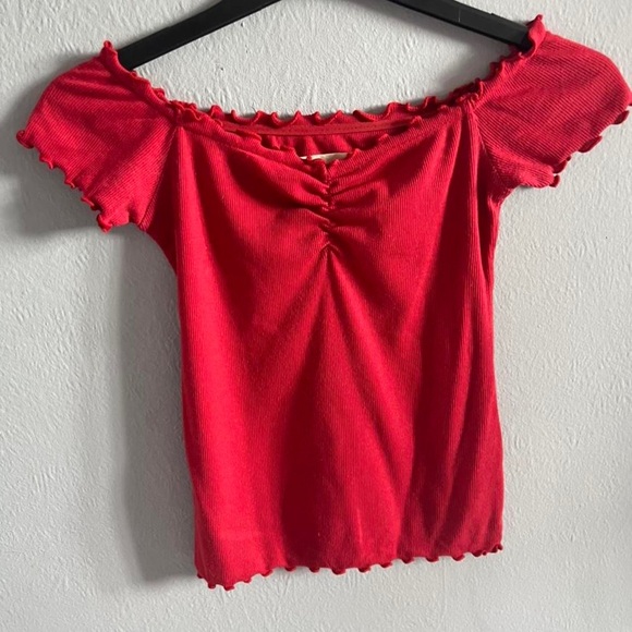 Red hollister off the shoulder crop top  Perfect for summer - Picture 2 of 2